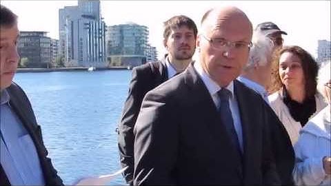 Odsloniecie tablicy pamiatkowej przy Skibet