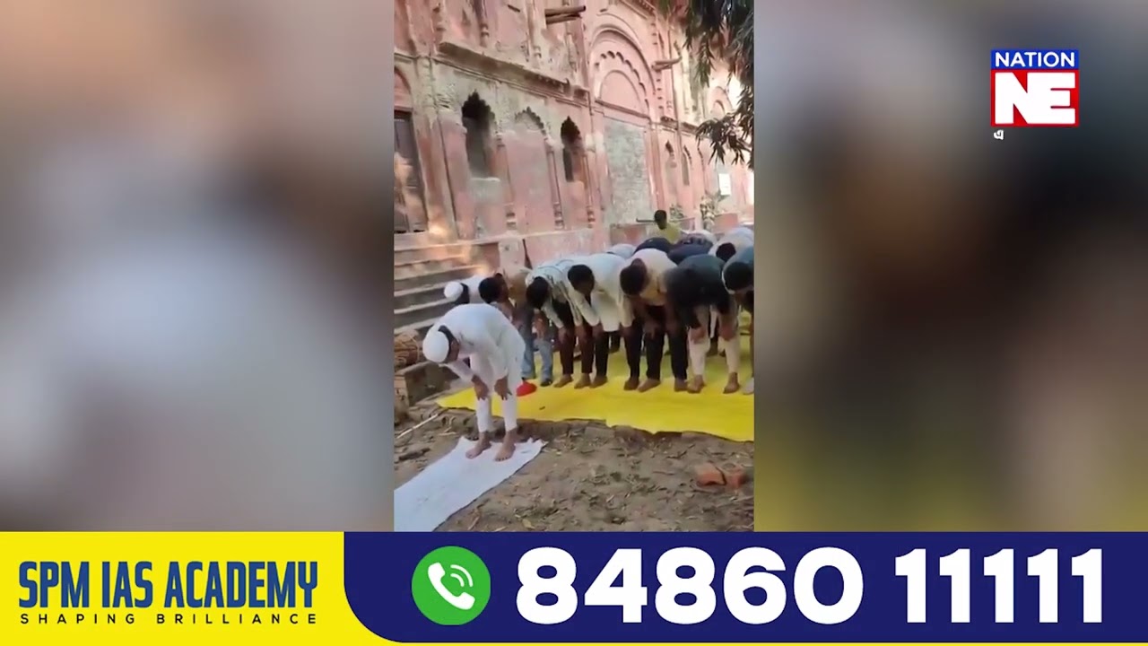 মছজিদৰ সন্মুখত প্ৰতিবাদেৰে নামাজ পঢ়া বিশ্ববিদ্যালয়ৰ মুছলমান ছাত্ৰক সুৰক্ষা দিলে হিন্দু বহু ছাত্ৰই,