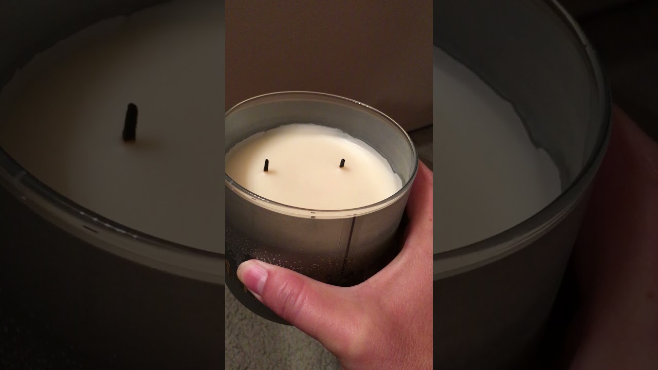 Bath and Body Works Candle Reviews Bright Christmas Morning Cookies