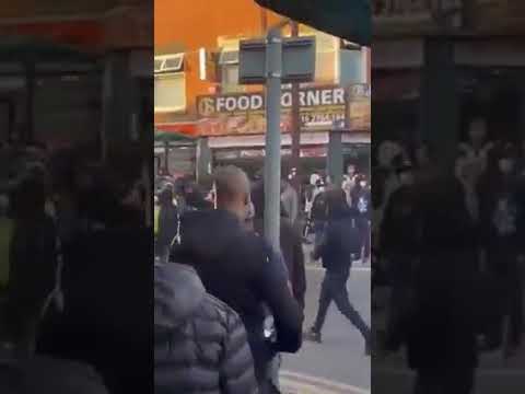 Muslim and Hindu Rioters take over Leicester streets and Police seem overwhelmed.