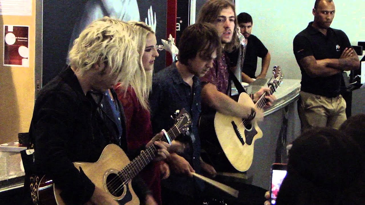R5 - Lean On (Cover in Lisbon 10/09/2015)