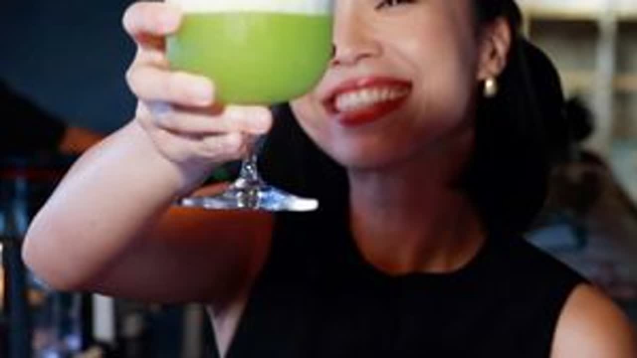 今天没人能阻止我快乐干杯！在香港喝到天亮 #微醺时刻 #调酒 #香港 #香港旅游#香港旅游攻略