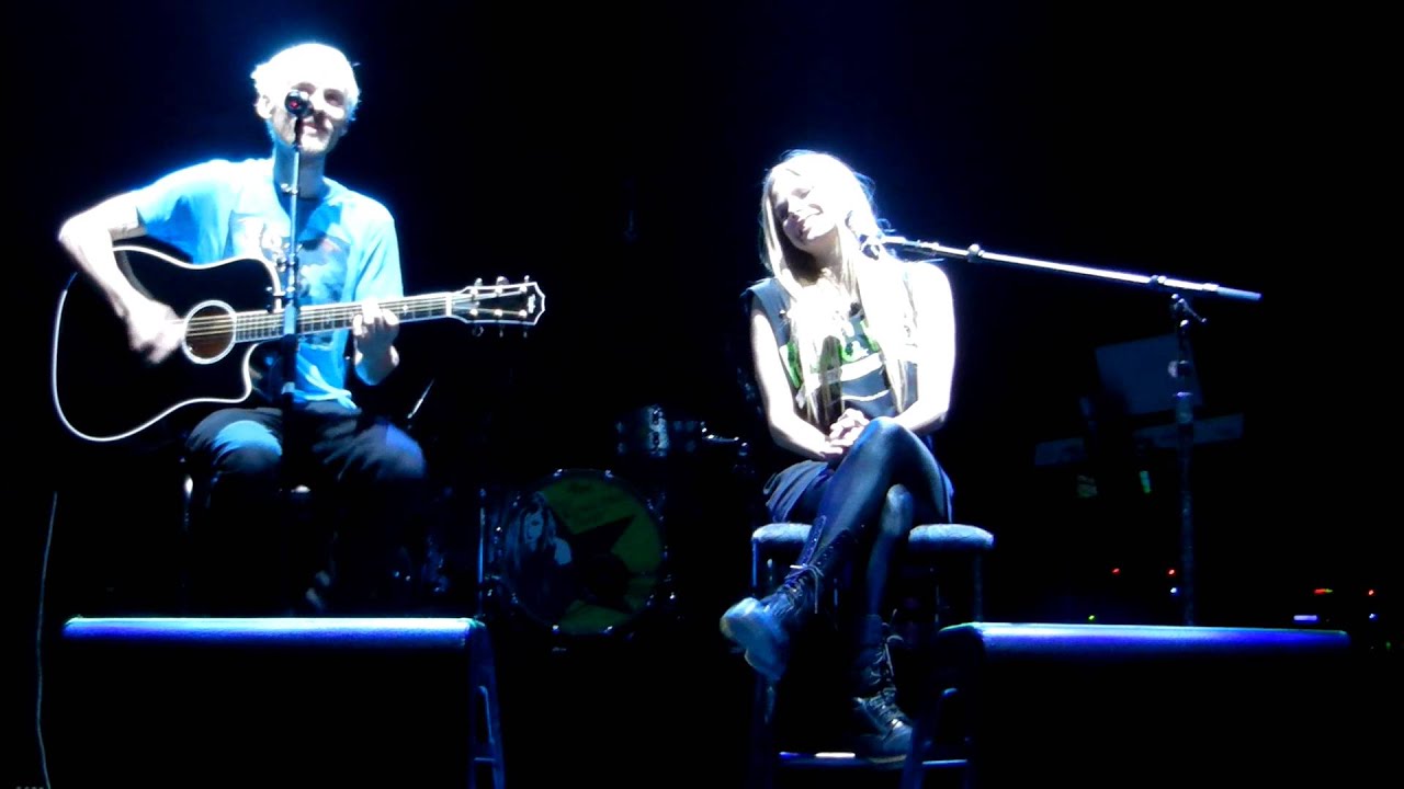 Avril Lavigne & Evan T. - Live Toronto Oct 24th - The Best Years of Our Lives