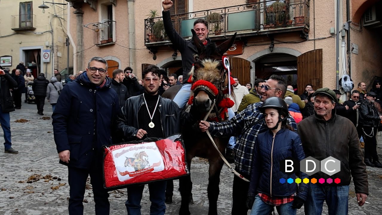 PIGNOLA, TRA FEDE E TRADIZIONE: LO SCALPITIO DEGLI ZOCCOLI PER SANT’ANTONIO ABATE