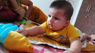 बच्चे को crawl करना कैसे सिखाएँ | Agrima learning to crawl at 6 months बच्चे को crawl करना कैसे सिखाएँ | Agrima learning to crawl at 6 months