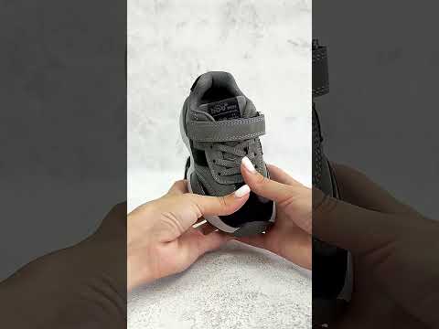 Стильні, комфортні дитячі кросівки на липучці для хлопчика в РОЗМІрах 26-29, видео 1