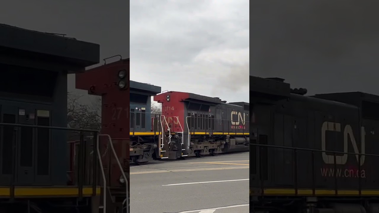 BCOL Dash 9 trails on CN E251 