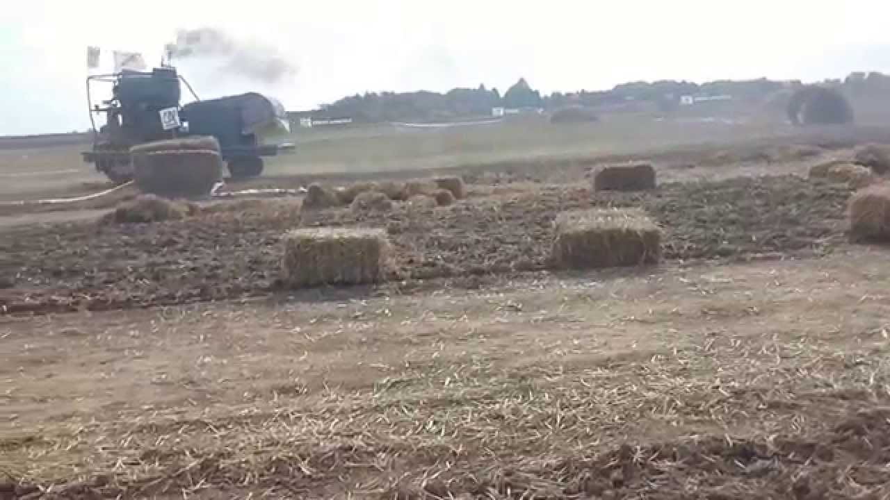 combine harvester race / Course de moissonneuse bateuse HD YouTube
