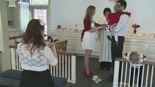 Couples married for free on Valentine's Day