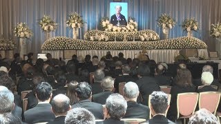 住太夫さんに最後の別れ ６００人が葬儀に参列