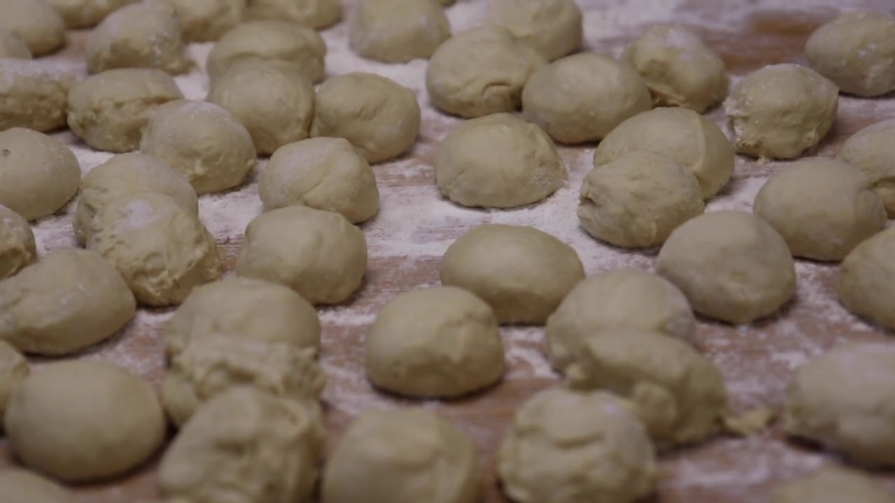 Butter Crust Bakery prepares hundreds of paczkis for 'Fat Tuesday' YouTube