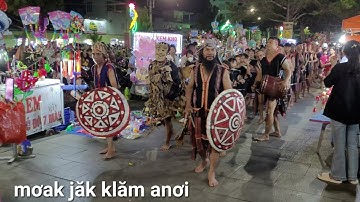 Cồng chiêng giao lưu( lời chào đoàn kết )..