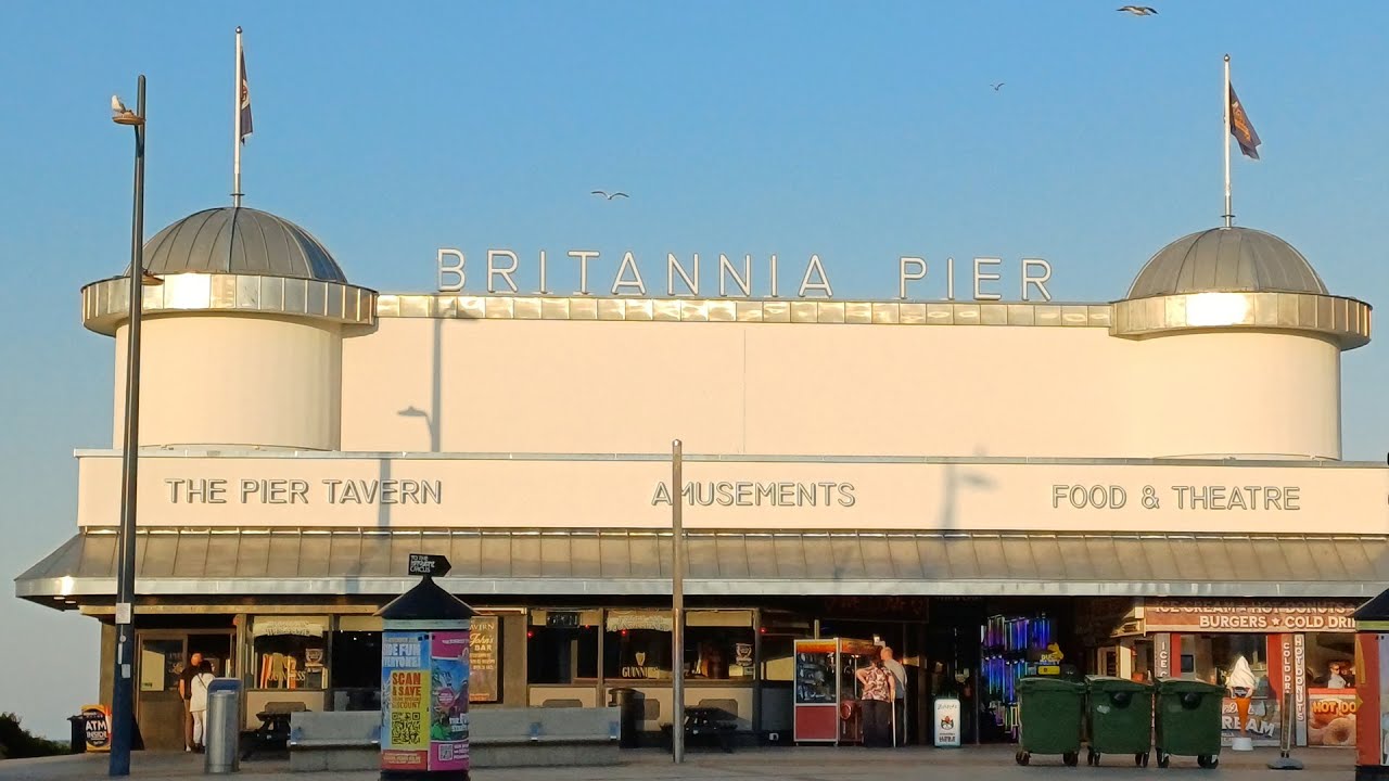 Great Yarmouth, Norfolk Broads and the Poppy Line with Roberts Coaches