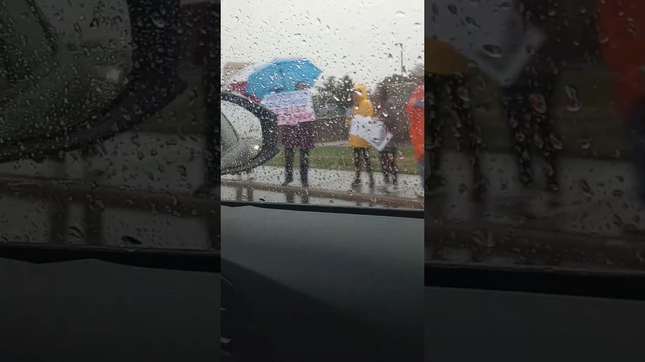 Multiple blocks like this. Easily 1000+ ppl at the South STL county satellite location in the rain