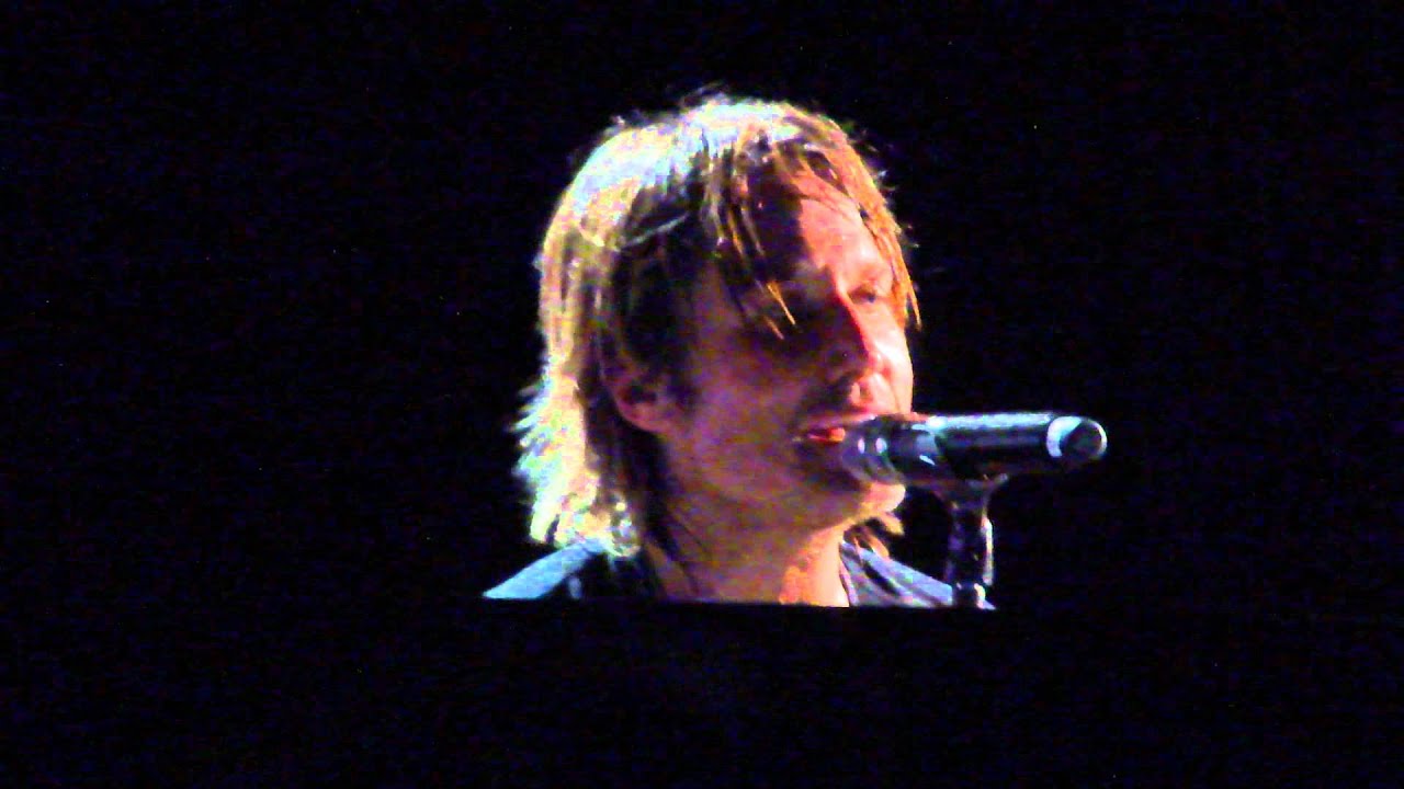 Keith Urban on Piano "Keep on Loving You" LIVE at West Palm Beach, Fl