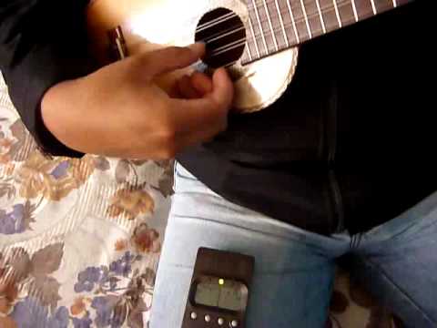 CHARANGO TOTAL - afinando un charango - YouTube