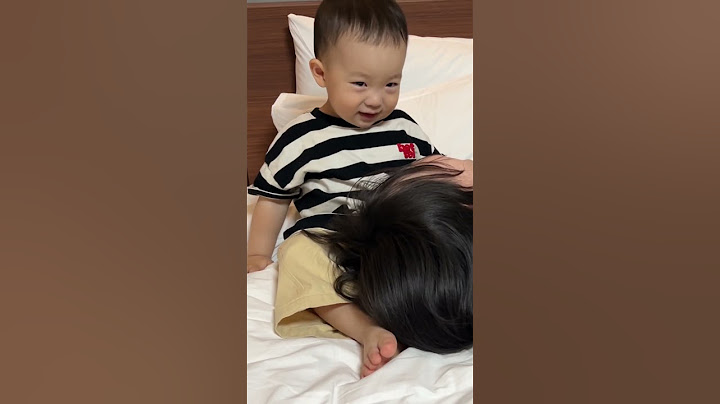아들 무릎에 누워보기