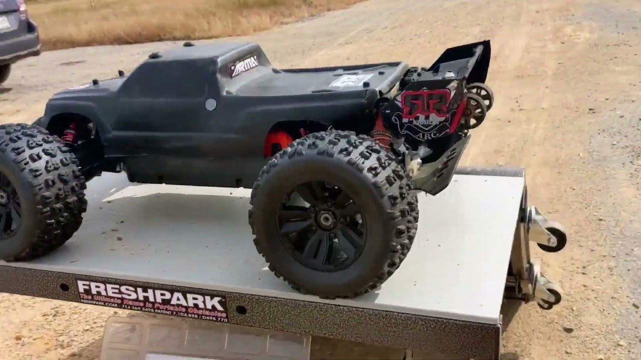 Ridiculously High Flying RC Cars on Freshpark Ramps