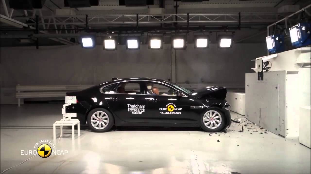 Jaguar XF - Crash Test