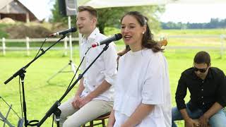 Miniatura de vídeo de "Žiga Jelar & Manca Zupan - Prsti zapleteni (cover) // Live wedding version"