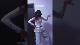 its me! #illit #itsme #dance #dancereels #bts #fyp #bts_official_bighit #belift #moka #iroha #shorts