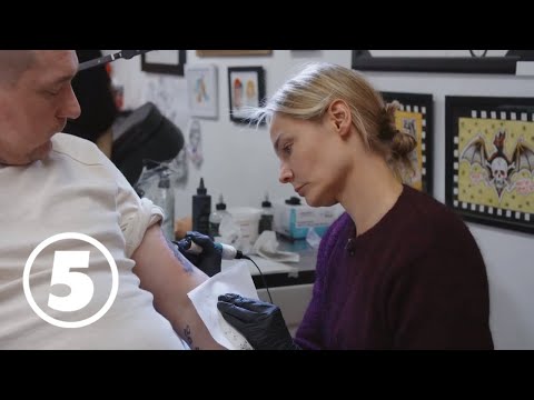 Video: Hur man blir en tatuerare (med bilder)