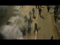 Полицай ритна в главата повален демонстрант на улица Гурко