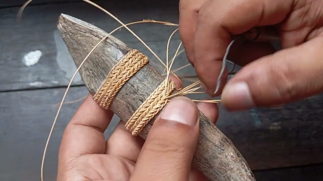 Sulat 5 bahan kulit rotan, media fosil taring...