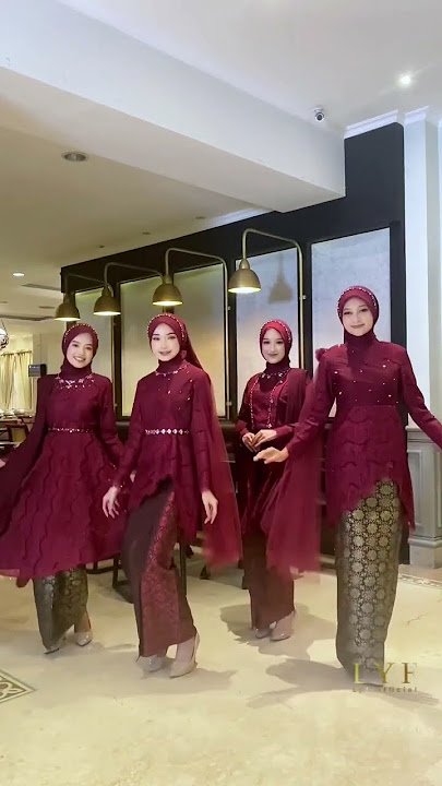 Rekomendasi kebaya buat wisuda warna bold ✨ #wisuda2020 #burgundy #warnabold #kebayacantik
