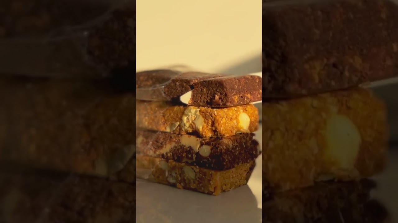 PLANT PROTEIN BAR •Coconut Pie, Soft brownie, Nut cappuccino y Golden Chai•