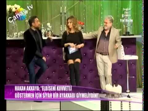 İvana Sert Özge Ulusoy Uzun Çizme Kısa Etek