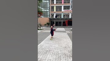 Các bạn học sinh lớp 5A3 trường Tân Mai chụp ảnh kỷ yếu.