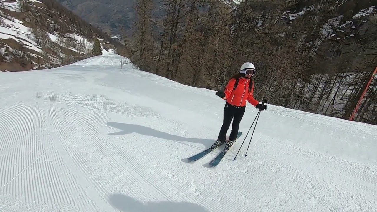 Skiing in Serre Chevalier, down to Villeneuve.