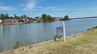 Discover the hidden gems of Houston - This waterfront lot for sale is perfect!