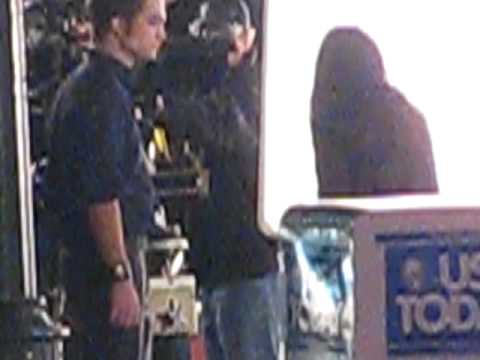 A breif clip of Rob & Kristen either filming, or prepping to film a scene. Too far away to hear what was being said, this was from about 3/4 of a city block away, thus why you hear fans chatting behind me, but cant hear them.