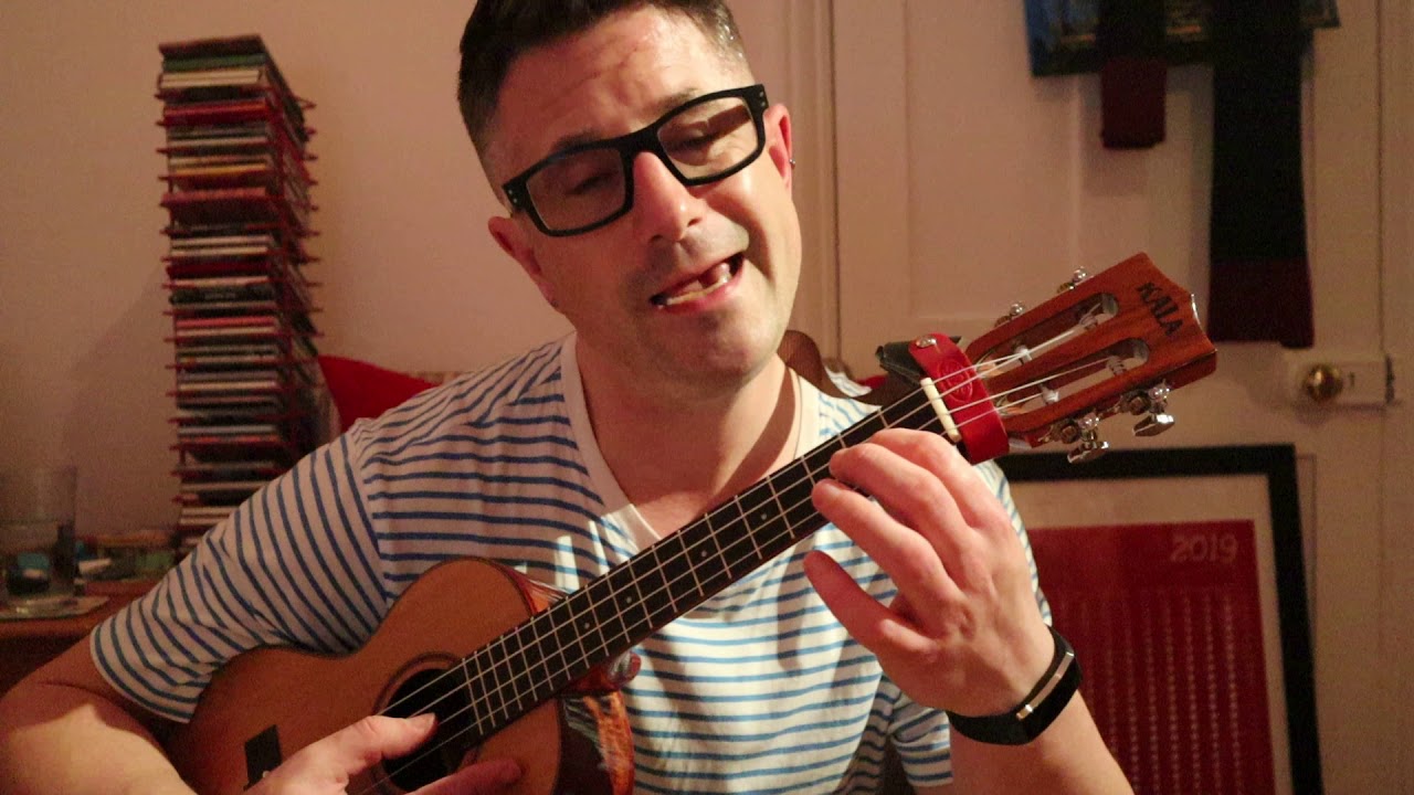 How to pluck and strum Daisy Bell - Ukulele Tutorial