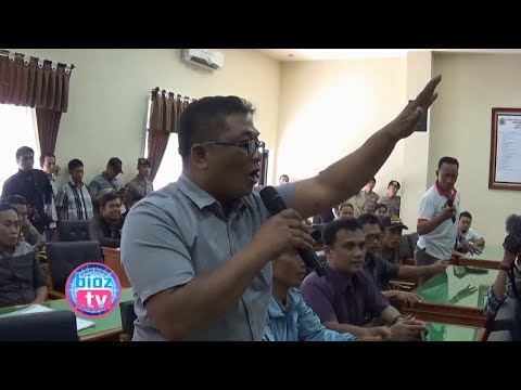 Menegangkan,,, Seperti Inilah Kericuhan Unjuk Rasa Kontraktor Di DPRD Trenggalek - Bioz.tv