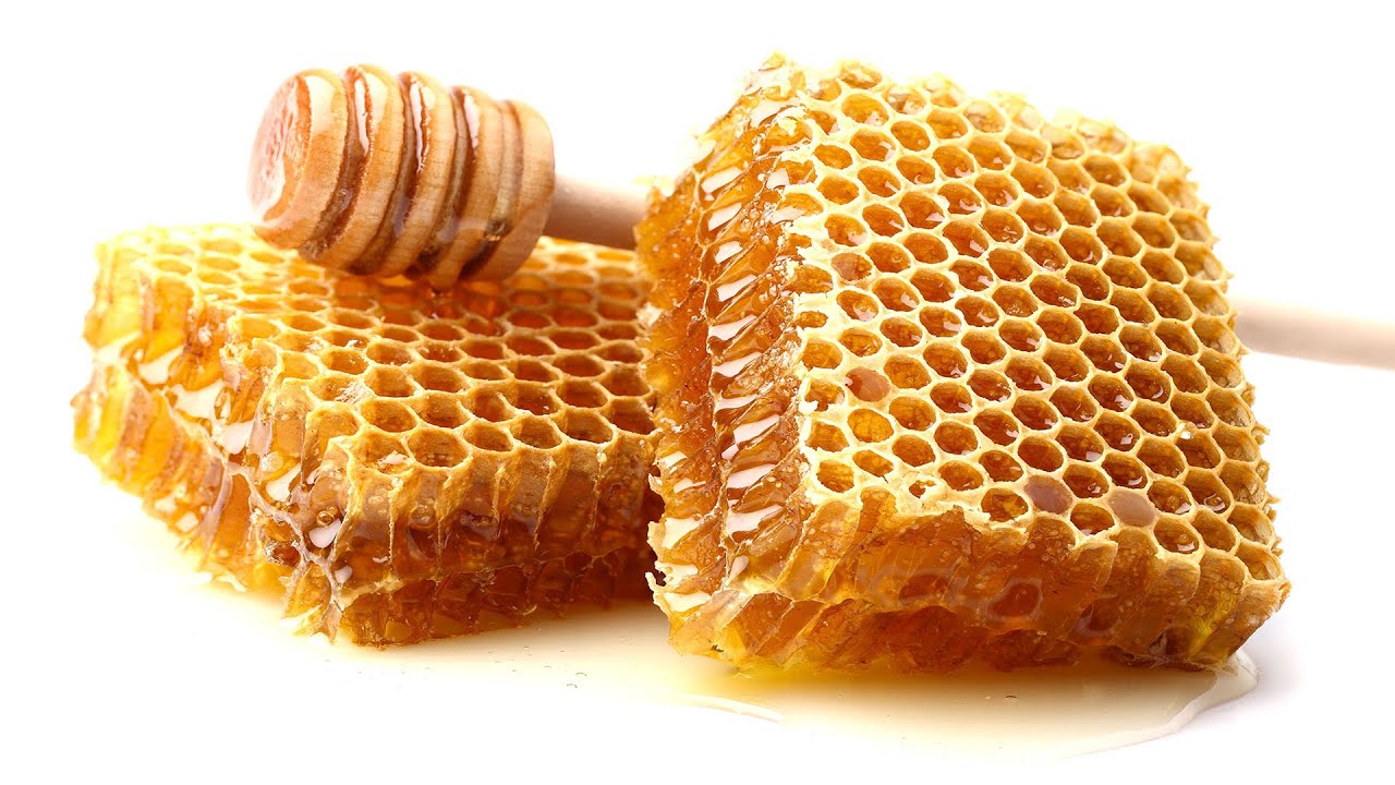Как правильно разрезать мед в сотах (рамка) - YouTube
