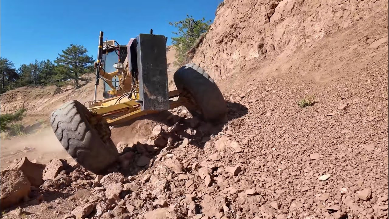 Akan Toprak Nasıl Temizlenir? Cat 140M Grayder How to Clear Flowing Soil? Cat 140M Grader in Action