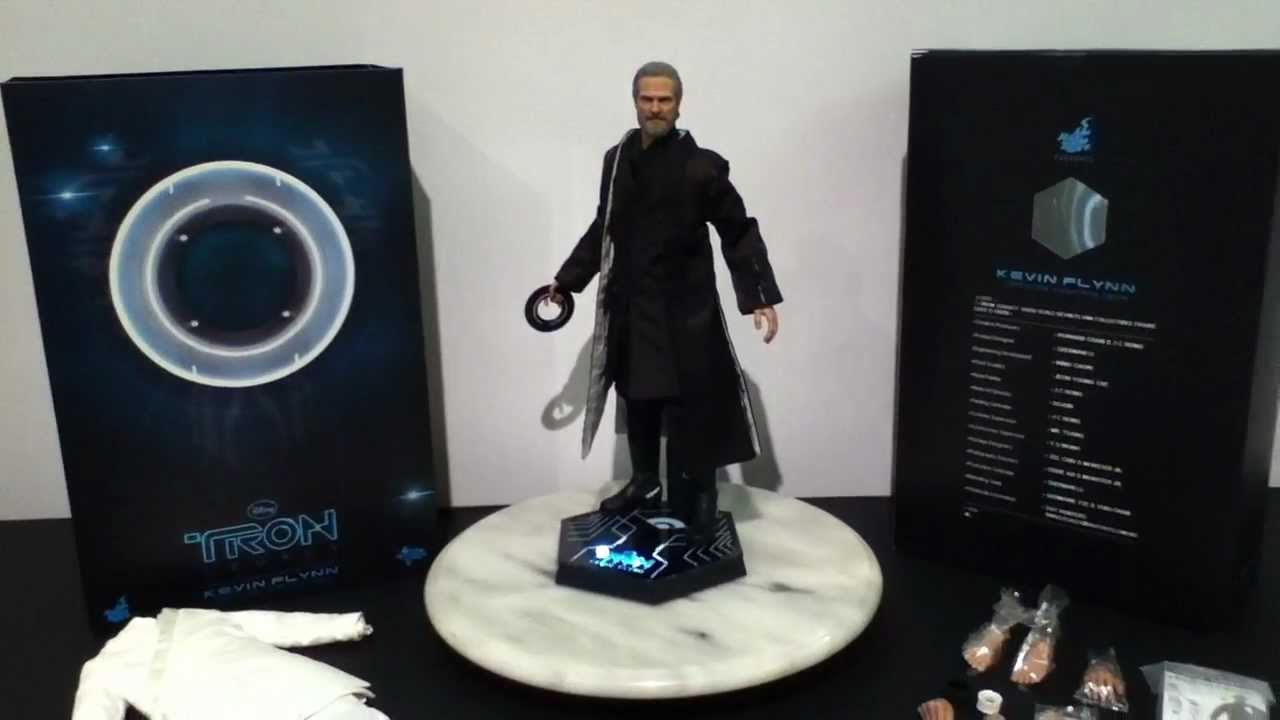 Hot Toys 'TRON' Kevin Flynn Review - YouTube
