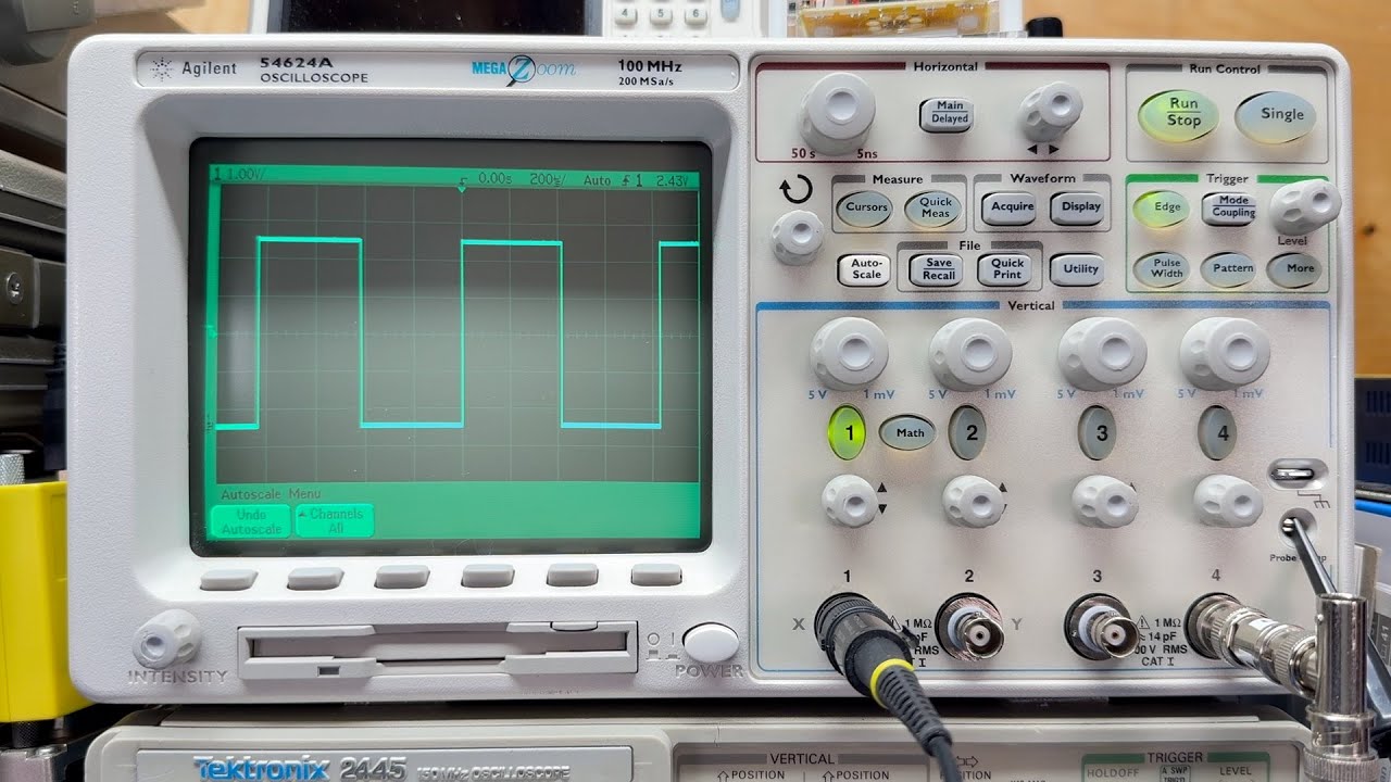 HP / Agilent 54624A Oscilloscope Calibration Signal (viewer  