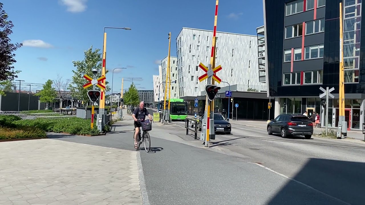 Järnvägsövergång Uppsala C / Swedish railroad crossing