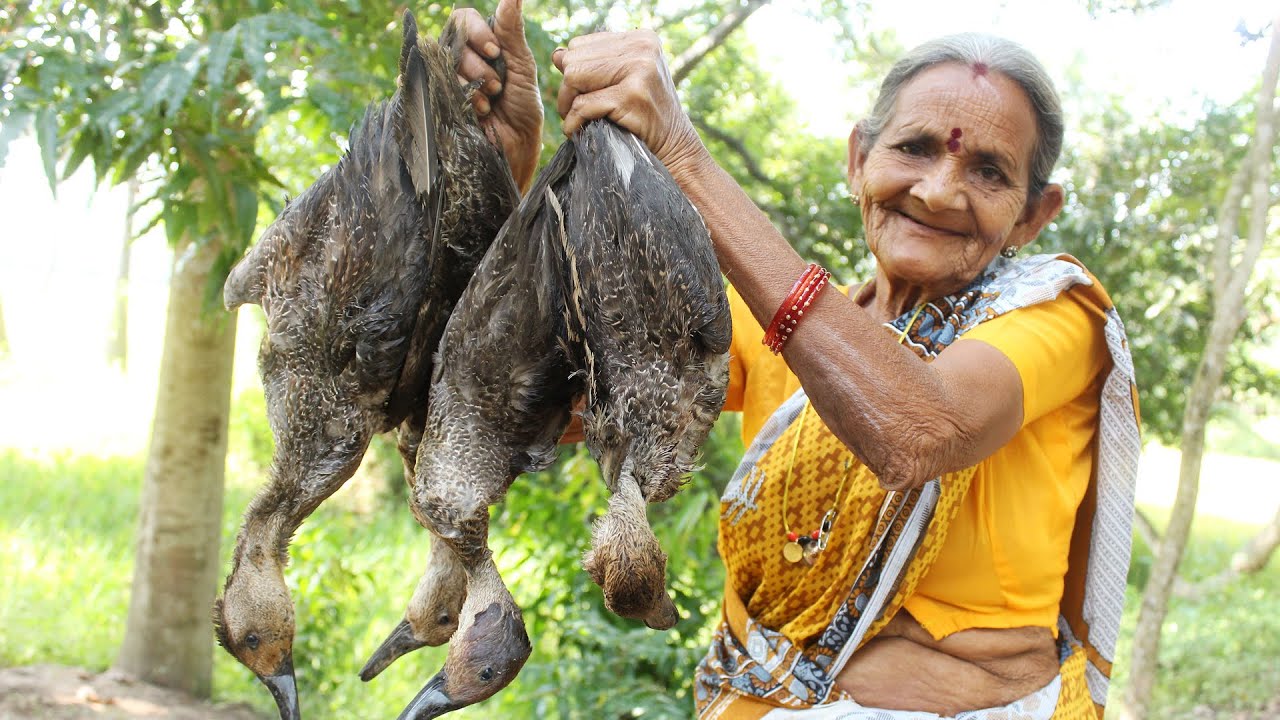 సావిత్రమ్మ Traditiona Duck Curry | Duck Recipe | Village Style Duck Curry Recipe | Spicy Duck Currry | Myna Street Food