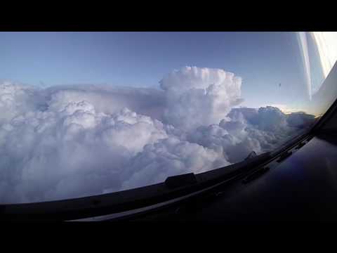 Vídeo: Un Piloto De Avión Fotografió Una Tormenta Desde El Interior De Una Nube - Vista Alternativa