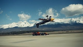 Coulthard-driven Red Bull F1 car takes on inverted race plane Resimi