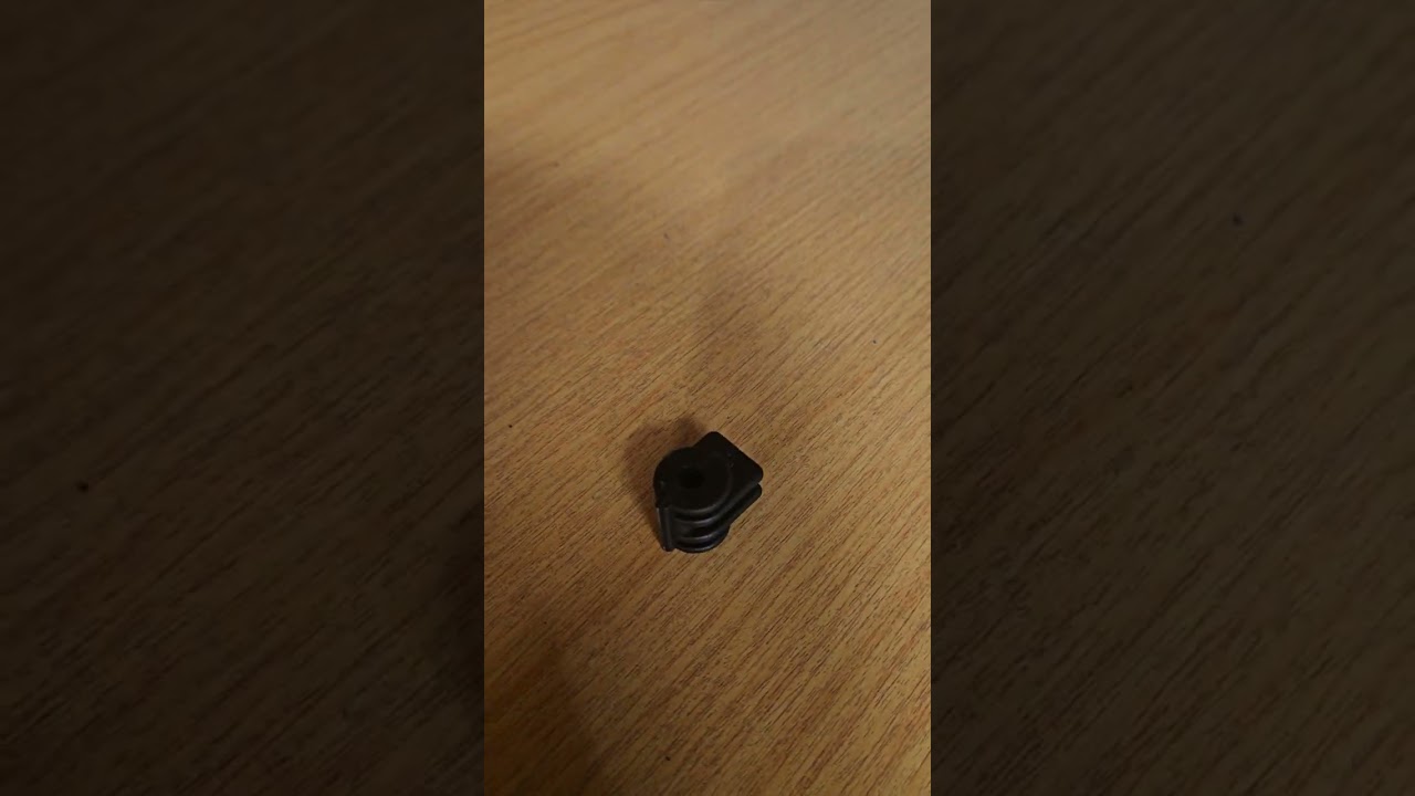 Electric Fence Insulators Staple On (Galvanised Nail Poly Wire Rope Wood Post)