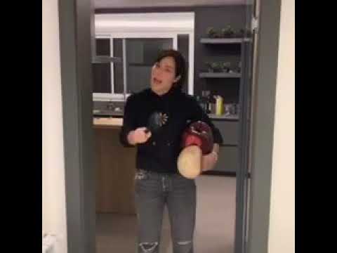 نادين نسيب نجيم بكلمك مش بترد