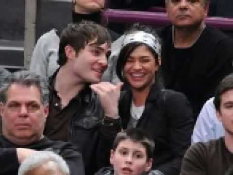 Ed Westwick and Jessica Szohr Kissing