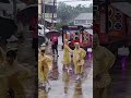 難得看到穿雨衣的潮六