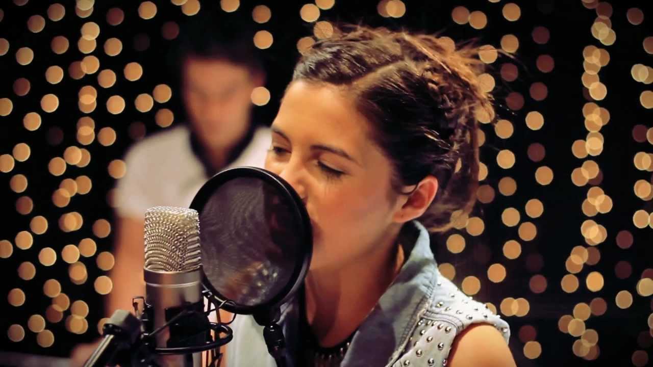 Guarda Maca Del Pilar - Bailando Bajo El Sol (Acústico) su YouTube Guarda Maca Del Pilar - Bailando Bajo El Sol (Acústico) su YouTube